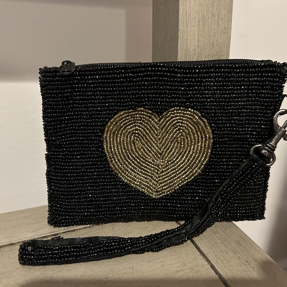 Elegant Black and Gold Beaded Heart Wristlet - Picture 1 of 1